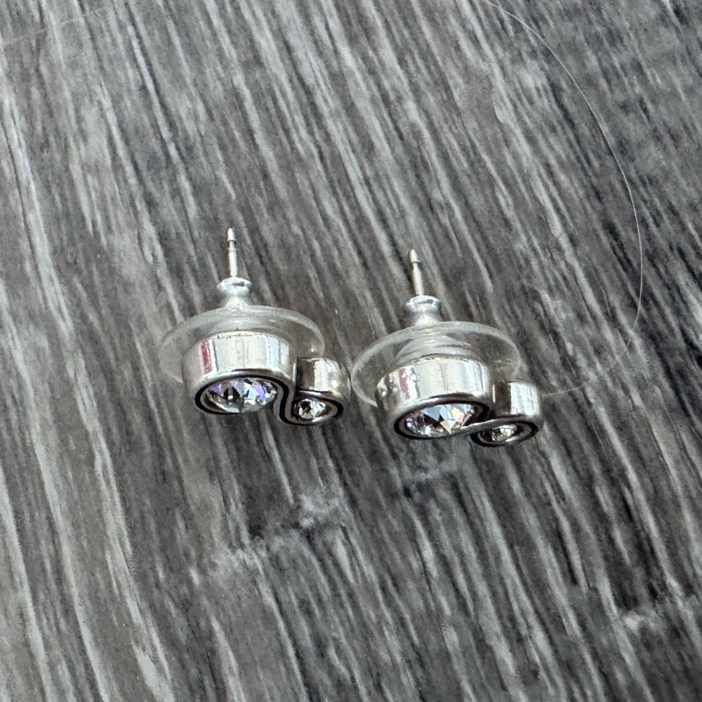 ✨ Brighton Infinity Sparkle Post Earrings - Picture 7 of 8